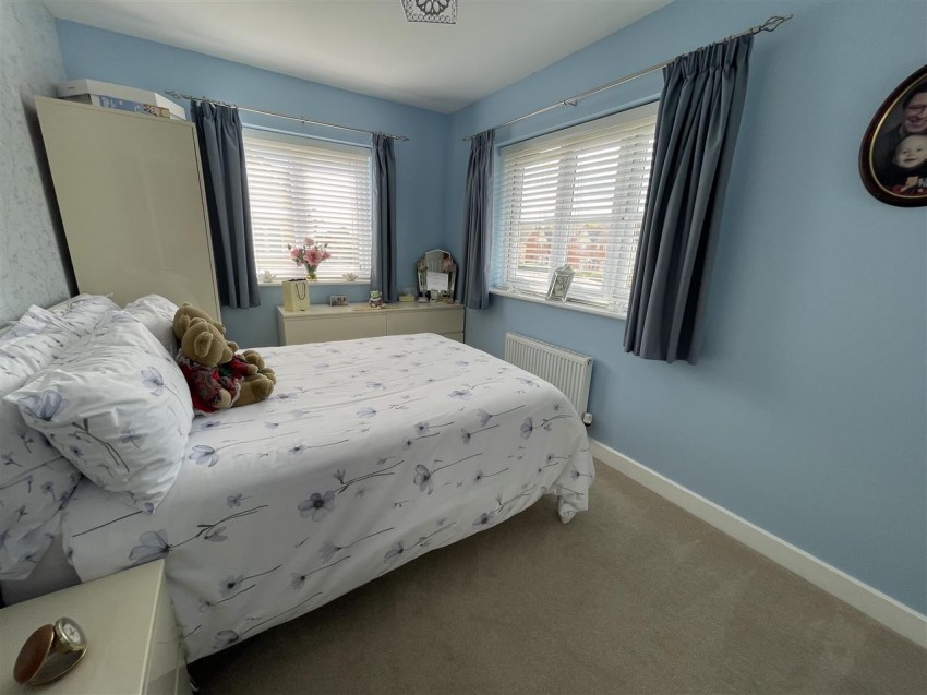 Images for Oak Crescent, Wickford