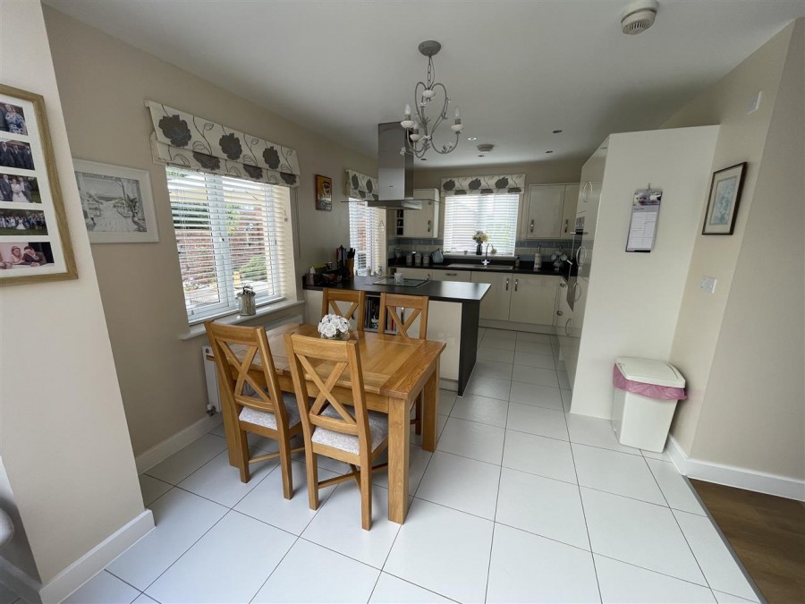 Images for Oak Crescent, Wickford